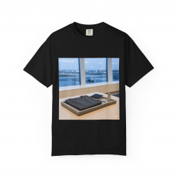 Jetsetter Minimalist Tee